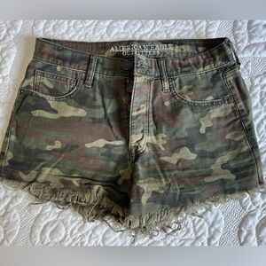 AE Women’s Size 4, Camo Green Shorts, Vintage High Rise Festival